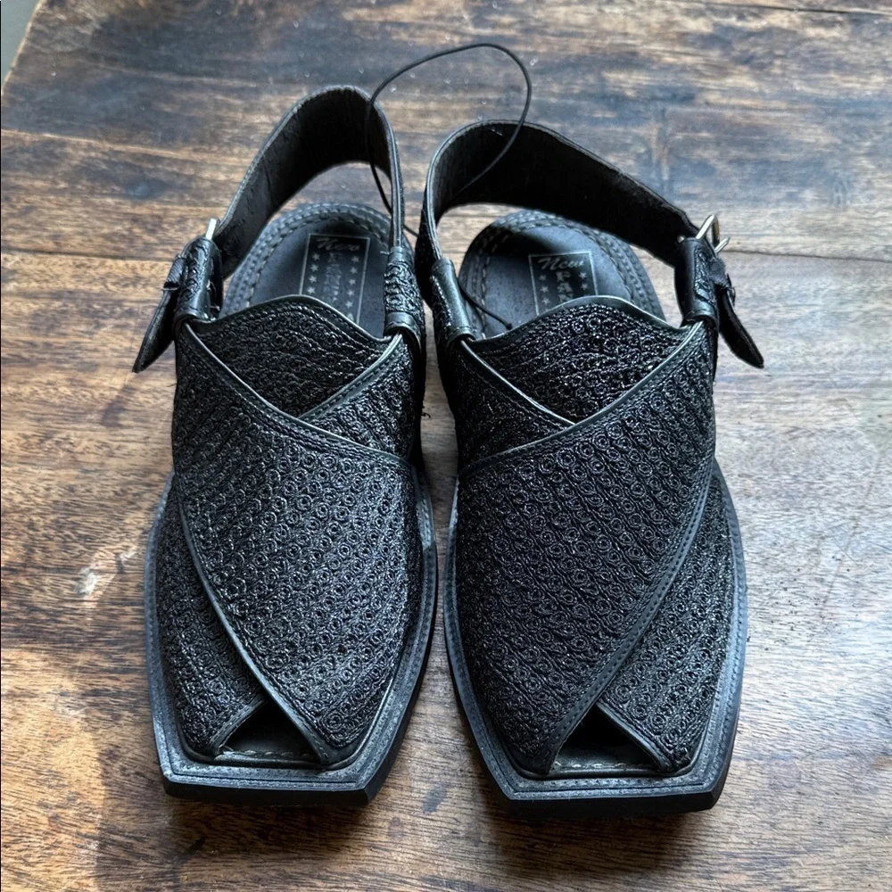 Black Textured Sandals made of genuine leather and recycled tires men’s size 7